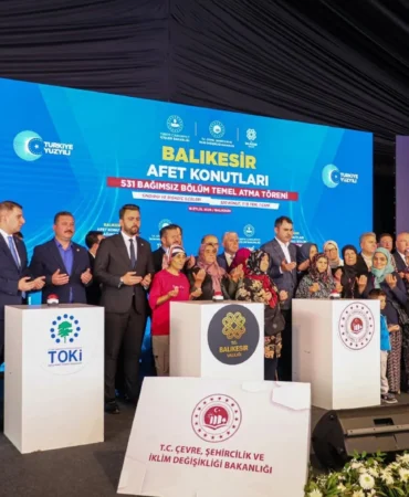 Bakan Kurum Sındırgı'da Deprem Konutlarının Temelini Attı