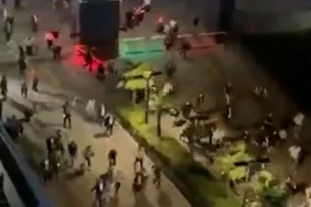 CHP İstanbul İl Başkanlığı Önünde Gerilim!