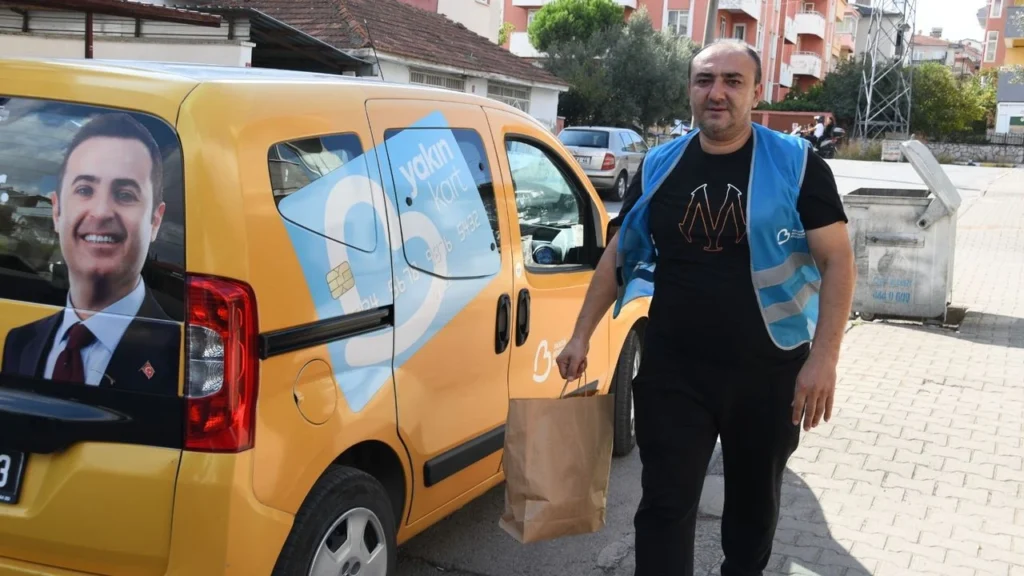 Başkan Akın’dan Öğrencilere Beslenme Paketi Desteği