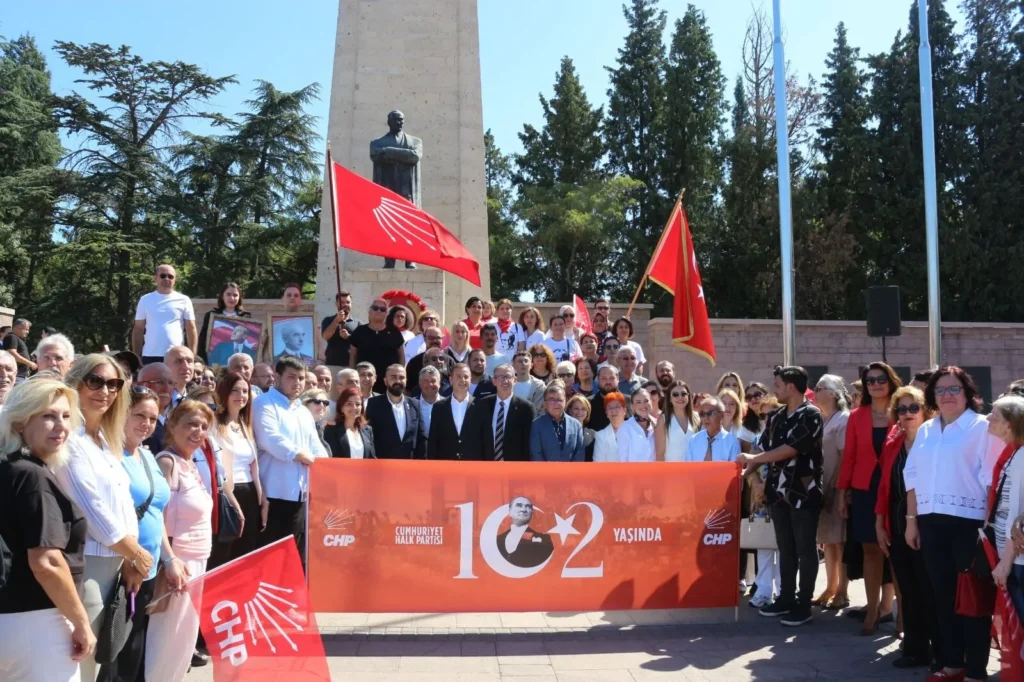 Ahmet Akın’dan 102. Yıl Mesajı: Dimdik Ayaktayız