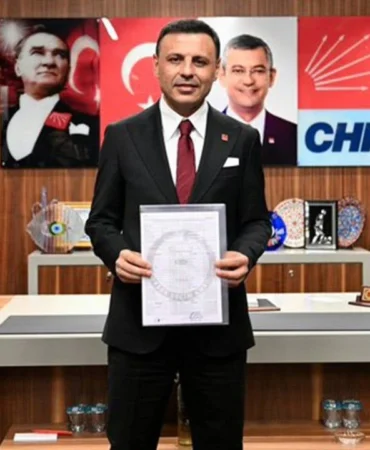 Özgür Çelik Mazbatasını Aldı: “Sokaklar Benim Makam Odamdır”