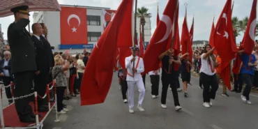 Ayvalık’ta 103. Kurtuluş Coşkusu Cumhuriyet Meydanı’nda Yaşandı