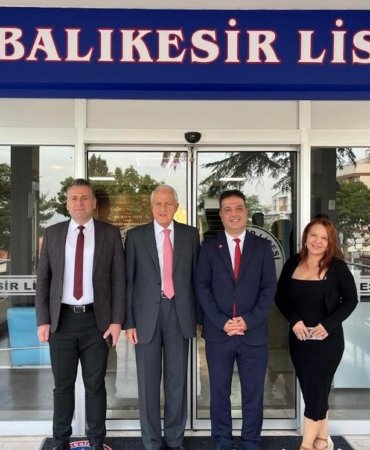 RONA YIRCALI’DAN BALIKESİR LİSESİ’NE ZİYARET