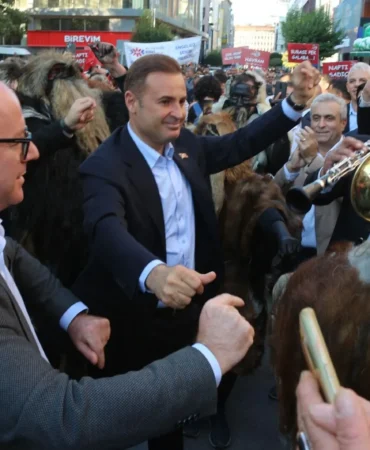 10.10 Dünya Balıkesirliler Günü Coşkusu: Cumhuriyet Meydanı Yeniden Hayat Buldu