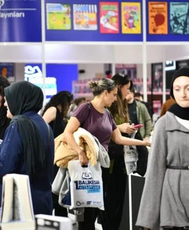 Balıkesir Kitap Fuarı’nı ilk iki günde 35 bin kişi ziyaret etti