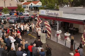 Ayvalık'ta bir ilk: Engelsiz Kafe hizmete girdi