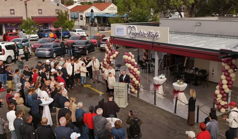Ayvalık'ta bir ilk: Engelsiz Kafe hizmete girdi