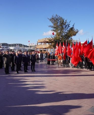 AYVALIK’TA ÖĞRETMENLER GÜNÜ COŞKUYLA KUTLANDI