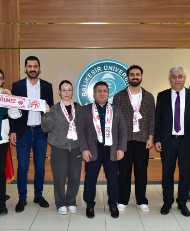 Turizm Fakültesinden Rektör Oğurlu’ya 50. Yıl Teşekkürü