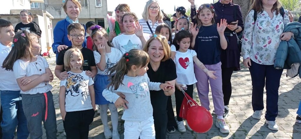 ÇOCUKLARIN NE HAKKI NE DE TADI VAR!