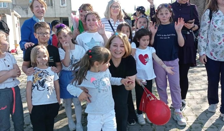 ÇOCUKLARIN NE HAKKI NE DE TADI VAR!