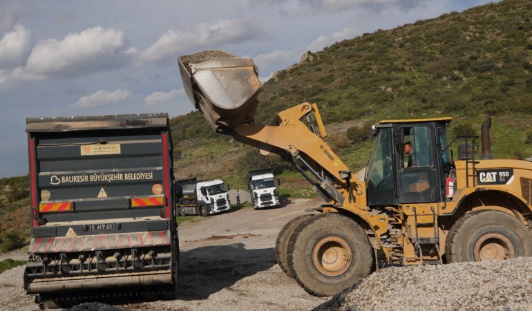Büyükşehir ile yollar mevsim şartlarına hazırlanıyor