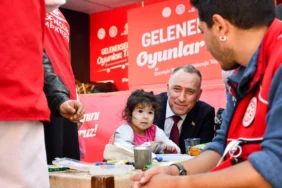 Sındırgı'da depremzede çocuklara moral