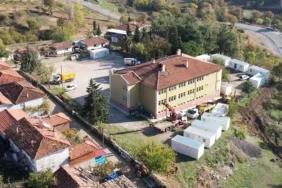 sindirgi_da_agir_hasarli_yapilarin_yikimi_sur_2_19224710_amp