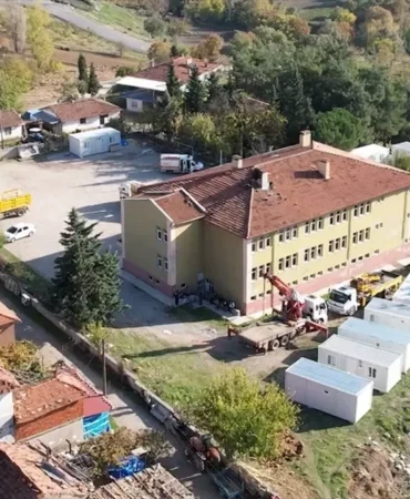 sindirgi_da_agir_hasarli_yapilarin_yikimi_sur_2_19224710_amp