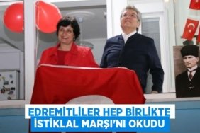 EDREMİTLİLER HEP BİRLİKTE İSTİKLAL MARŞI’NI OKUDU
