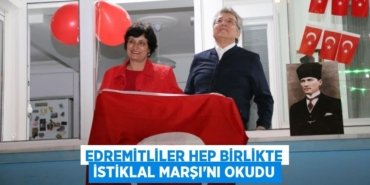 EDREMİTLİLER HEP BİRLİKTE İSTİKLAL MARŞI’NI OKUDU