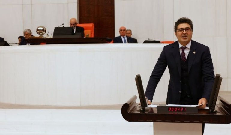 23696295752551527613