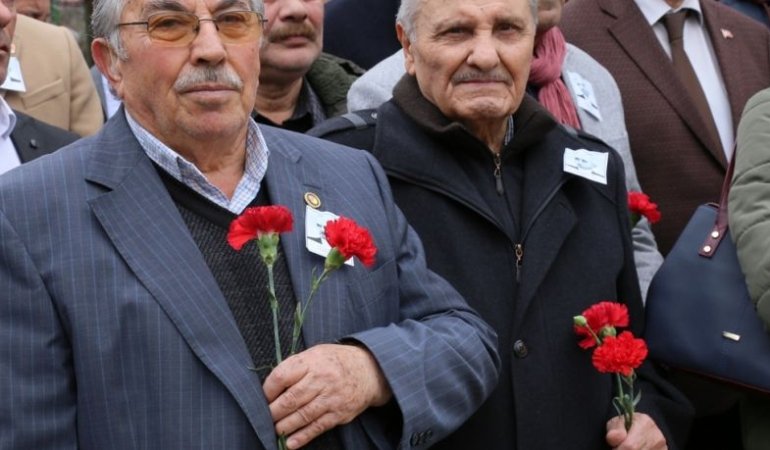 24950207272094328709