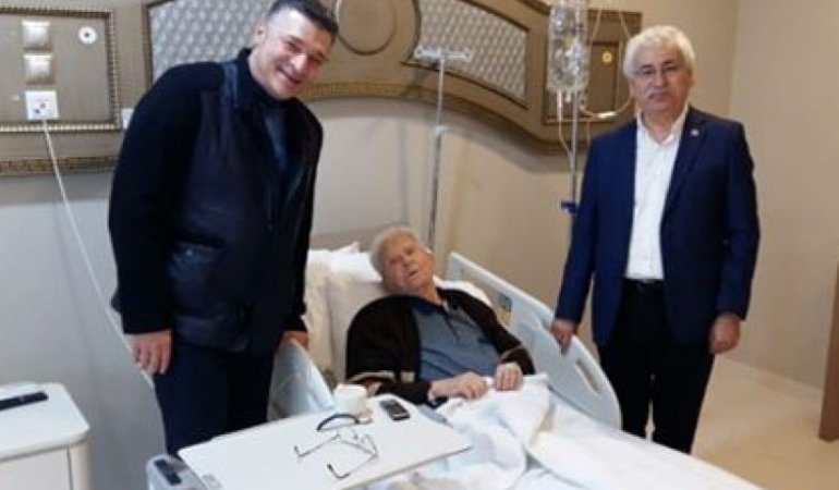 27593316722369130684