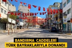 BANDIRMA CADDELERİ TÜRK BAYRAKLARIYLA DONANDI