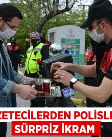 GAZETECİLERDEN POLİSLERE SÜRPRİZ İKRAM