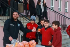 Marmara Adalar’da Okullarda Ücretsiz Mandalina Dağıtımı Başladı