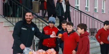 Marmara Adalar’da Okullarda Ücretsiz Mandalina Dağıtımı Başladı