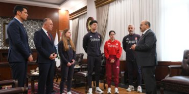 Riyad 2025’te Balıkesir’i Gururlandıran Sporculara Vali Ustaoğlu’ndan Tebrik