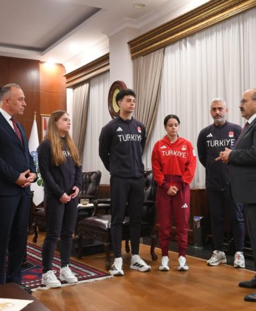 Riyad 2025’te Balıkesir’i Gururlandıran Sporculara Vali Ustaoğlu’ndan Tebrik