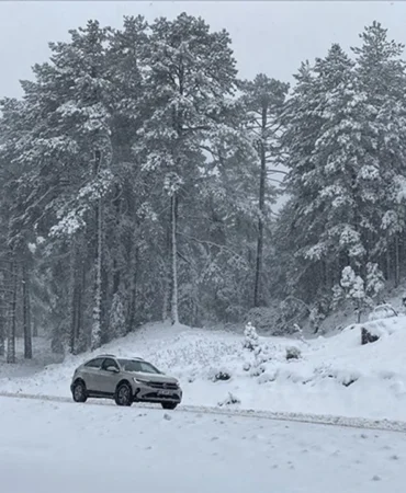 Balıkesir’de Mevsimin İlk Karı Düştü! Kazdağları Beyaza Büründü!