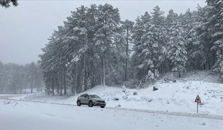 Balıkesir’de Mevsimin İlk Karı Düştü! Kazdağları Beyaza Büründü!