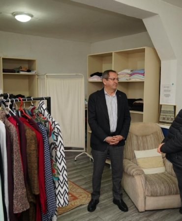 MADDİ DURUMU YETERSİZ VATANDAŞLARA ÜCRETSİZ SOSYAL MARKET DESTEĞİ (6)