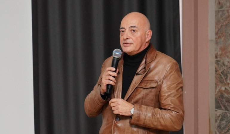 02 Ümit Özgültekin