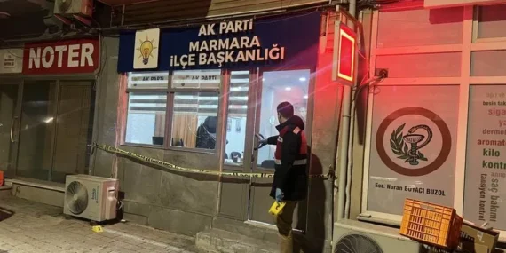 AK Parti ilçe binasına saldırı! 
