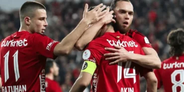 akin-akman-sahneye-cikti